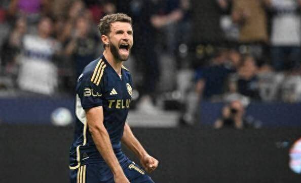 爱游戏娱乐-阿根廷完胜切尔西，穆勒完成帽子戏法