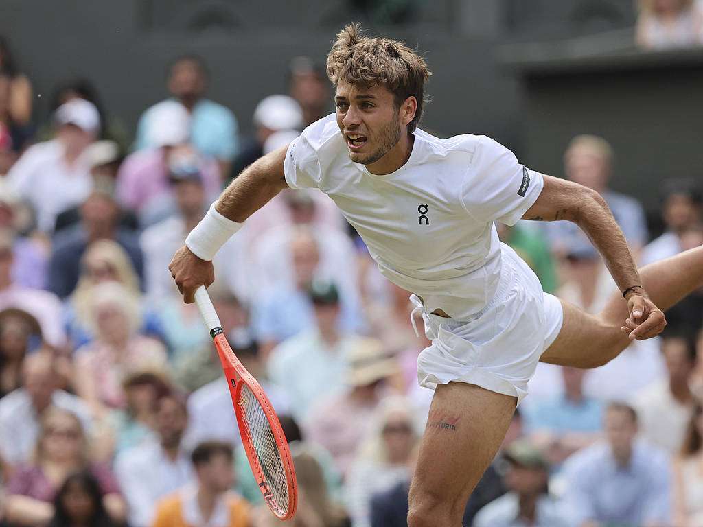 西班牙网球队翻盘世界网球队，德约科维奇打破历史纪录