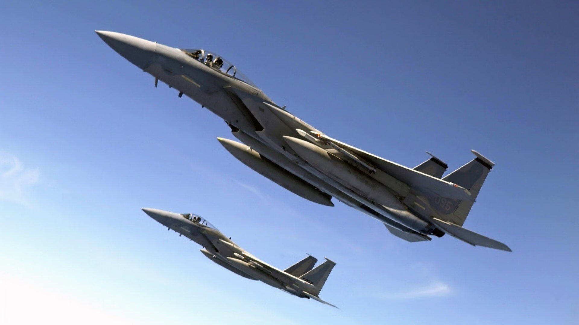 引擎轰鸣与绿茵暗涌,当F1街道赛的弯道哲学邂逅曼联的战术牢笼