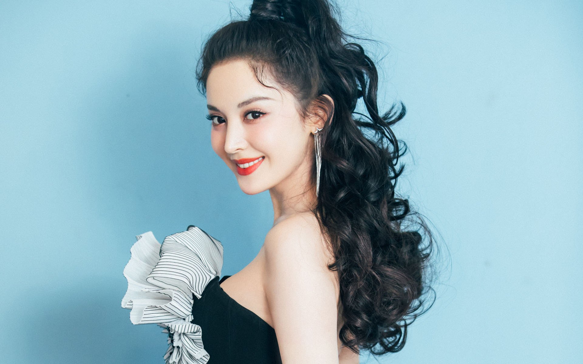 爱游戏体育-约基奇魔术师级别演出，快船团队火力打穿爵士铁壁