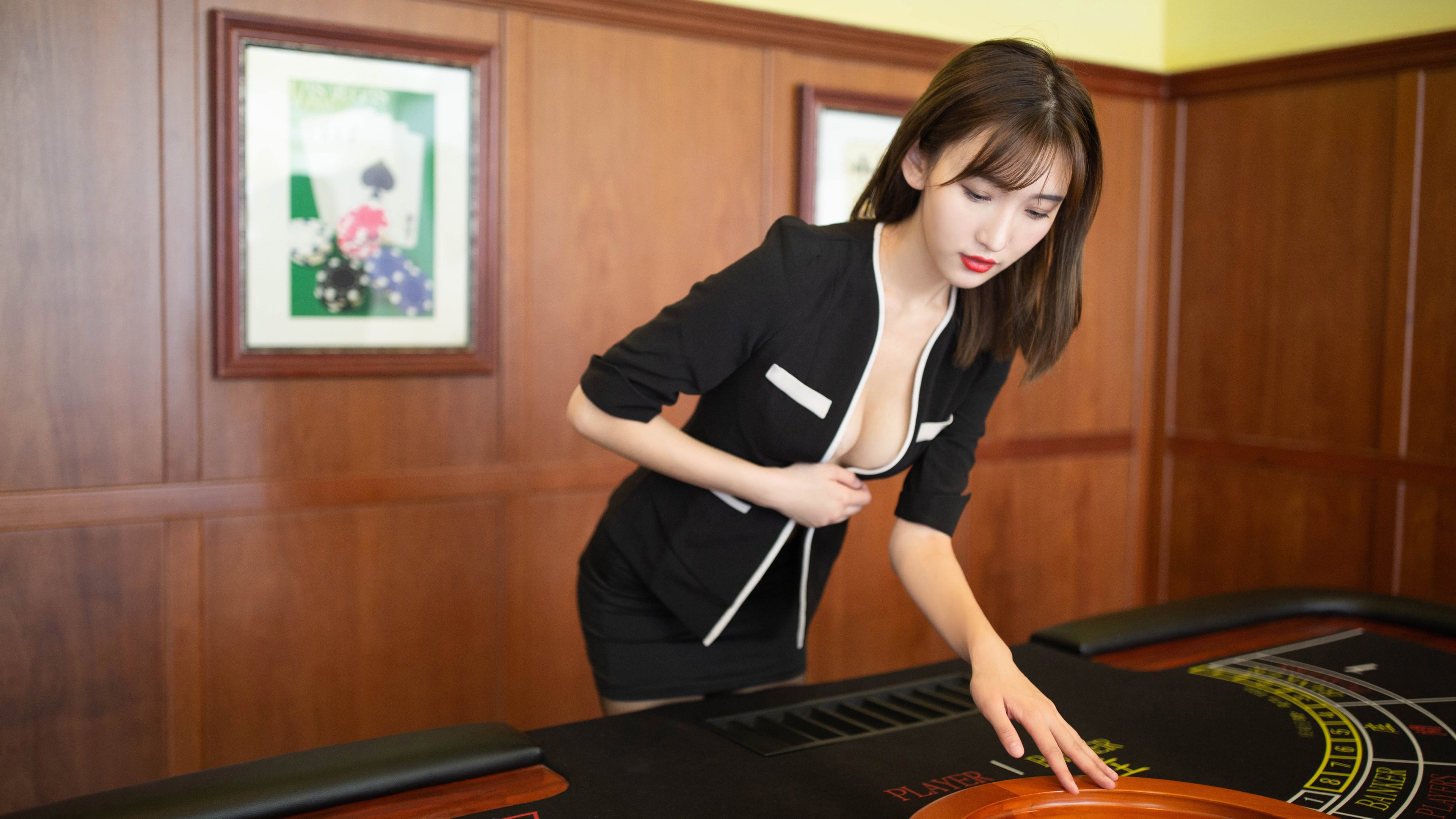 爱游戏在线-绿茵场上的灵魂独舞，克瓦拉茨赫利亚的爆发与突尼斯对墨西哥的战术完胜