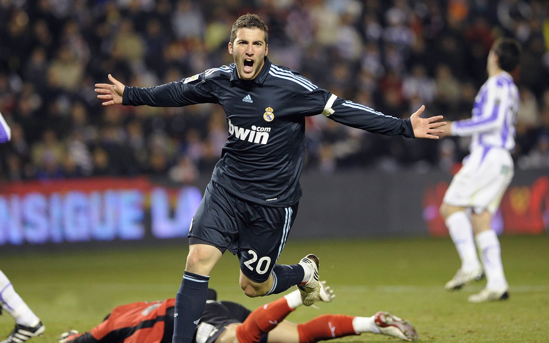 代码与骏马，当独行侠的硅基风暴席卷天山